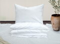 Biele bavlnené obliečky a plachty Optimal pre hotely a ubytovacie zariadenia.