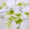 Obliečky Mária Zelená s romantickým motívom kvetov v zelenkavých farebných odtieňoch. 