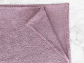 Bavlnená wellness osuška v slivkovo fialovej farbe a rozmere 100 x 150 cm je dokonalým spoločníkom po sprchovaní alebo plávaní.