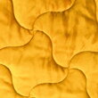 Hrejivá deka v kombinácii digitálnej tlače s motívom lamy a Velvet plyšu v medovej farbe.