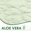 Ľahký letný paplón ALOE VERA Green z hebkého mikrovlákna v pastelovej zelenej farbe, ktorý priaznivo pôsobí na imunitu, vhodné pre alergikov. 