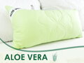 Ergonomický vankúš ALE VERA s váťažkom z aloe vera, ktorý prispieva k prirodzenému upokojeniu pokožky a vytvára svieže, hygienické prostredie.