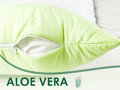 Ergonomický vankúš ALE VERA s váťažkom z aloe vera, ktorý prispieva k prirodzenému upokojeniu pokožky a vytvára svieže, hygienické prostredie.