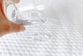 Nepremokavý chránič Botanica zink s obsahom častíc zinku. Špeciálny matracový chránič z prírodného materiálu Botanica Tencel. Prémiová kvalita vhodná aj pre bábätká.