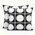 Darčekový Pillow Duo Set Yinyang obsahuje 2 dekoračné vankúšiky v elegantnom dizajne. Mäkké pohodlie, príjemný povrch a darčekové balenie so stuhou.