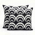 Darčekový Pillow Duo Set Optic obsahuje 2 dekoračné vankúšiky v elegantnom dizajne. Mäkké pohodlie, príjemný povrch a darčekové balenie so stuhou.