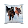 Makosaténový dekoračný vankúš 45x45 cm zo 100% bavlny so zvieracím motívom koní. Ideálny na pohovku, posteľ alebo ako darček.