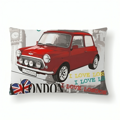 Dekoračný vankúš s autom. Obliečka zo 100% bavlny a výplň z dutých vlákien vo veľkosti 50x70 cm. Vankúš s motívom autíčka MINI COOPER poteší nie len chlapcov ale aj dievčatá.