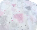 Hebučká detská deka s potlačou ružových srdiečok a ešte hebkejšou stranou ako baránok.