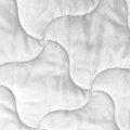 Hrejivá prešívana deka Čičmany Original s potlačou krásneho Čičmanského vzoru s hrejivou plyšovou stranou v bielej farbe.