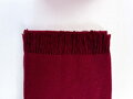 Hrejivá merino deka 140 x 200 cm z 80 % merino vlny a 20 % nylonu. Mäkká, priedušná a príjemná deka so strapcami pre pohodlný oddych doma. Bordová merino deka.