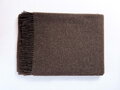 Hrejivá merino deka 140 x 200 cm z 80 % merino vlny a 20 % nylonu. Mäkká, priedušná a príjemná deka so strapcami pre pohodlný oddych doma. Tmavo hnedá merino deka.
