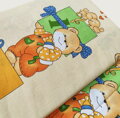 Bavlnené obliečky do detskej postieľky s motívom medvedíkov v béžovej farbe.