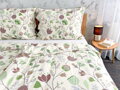 Flanelové obliečky MEADOW s potlačou kreslených lúčnych kvetín v zelených tónoch dodajú spálni eleganciu, pohodlie a príjemnú atmosféru.