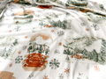Flanelové návliečky v nádhernom zimnom dizajne s motívom zasneženej maľovanej krajiny v zelenkasto-béžových tónoch. Tie najkrajšie vianočné obliečky z hrejivého flanelu, vyrobené na slovensku.