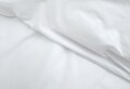 Hotelové obliečky perkal Hilton z jemného bavlneného perkalu v sneho bielej farbe. Jemná plátnová priadzy v počte až 200 nití na palec  dodáva tkanine chladivý pocit a jemný omak.
