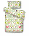 Detské obliečky v pestrých farbách s potlačou malých sovičiek. Sovičkové obliečky pre deti zo 100% bavlny a praktickým zapínaním na zips.
