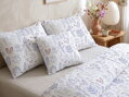 Krepové obliečky zo 100% bavlnených priadzí s potlačou lúčnych rastlín a drobných bobúľ. Zamilujte si naše kvalitné obliečky, vyrobené v našej ružomberskej textilke.