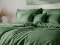 Makodamaškové obliečky z jemnej mako bavlny s vytkaným žakárovým vzorom zelenej farby. Luxusný vzhľad, vysoká priedušnosť a maximálne pohodlie na každý deň.
