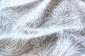 Luxusné biele makosaténové obliečky Cannes biela s jemnou rastlinnou potlačou, príjemné, priedušné a odolné. Set 2×70×90cm a 2×140×200cm.