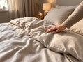 Hebučké obliečky z mikroflanelu s herringbone vzorom v svetlo hnedej farbe – ultra ľahké, hrejivé a štýlové. Pre teplo, pohodlie a útulnú atmosféru doma či na chate.