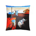Makosaténová obliečka na vankúšik zo 100% bavlny zdobená motívom jednej z najznámejších malieb od Salvadora Dalího. Vyrobené v textilke Áčko Ružomberok.