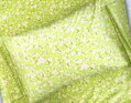 Bavlnené obliečky s jemným bielym kvetom na sviežom zelenom podklade. Obliečky sú vyrobené zo 100% bavlny a uzatváraním na zips.