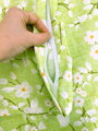 Bavlnené obliečky s jemným bielym kvetom na sviežom zelenom podklade. Obliečky sú vyrobené zo 100% bavlny a uzatváraním na zips.