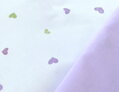 Srdiečkové obliečkjy z mäkkej renforce bavlny s potlačou fialovo-zelených srdiečok na sneho bielom podklade so zapínaním na zips.