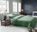Obliečky v jednofarebnom prevedení olivovo zelenej farby. Obliečky na posteľ z bavlneného saténu so zapínaním na zips.