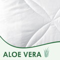 Vankúš ALOE VERA WHITE s dvojitým obalom pre vysoký komfort pri spánku, vďaka výťažkom z Aloe Vera priaznivo pôsobí na imunitu a obranyschopnosť organizmu.