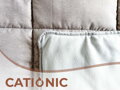 Super hrejivý paplón s dvomi stupňami hrejivosti, ktopré si môžete prispôsoboiť jednoduchým otočením paplóny. Hebučký mikroflanej s vzorom rybej kosti alebo dokonale hrejivý mikroplyš.