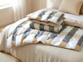 Extra hrejivé paplóny Provence s nadčasovým vzorom farebných pruhov a neodolateľne nadýcaným jadrom.