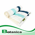 Ľahký letný paplón s jemnou potlačou pásikov a výplňou 100% Tencel.
