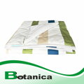 Ľahký letný paplón s jemnou potlačou pásikov a výplňou 100% Tencel.
