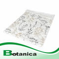 Ľahký letný paplón s jemnou potlačou kvetín a výplňou 100% Tencel.