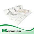 Ľahký letný paplón s jemnou potlačou kvetín a výplňou 100% Tencel.