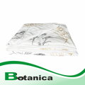 Ľahký letný paplón s jemnou potlačou kvetín a výplňou 100% Tencel.