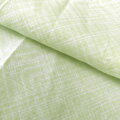 Jemné pastelové obliečky s potlačou bielych prúžkov na limetkovom podklade s praktickým zipsovým uzáverom.