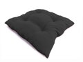 Mäkký podsedák Soft Black z 100% bavlny s jemnou štruktúrou. Pohodlné sedenie doma aj na terase. Praktické uchytenie, nadčasové farby. Vyrobené na Slovensku. Podsedák čiernej farby.