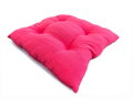 Mäkký podsedák Soft Fuchsia z 100% bavlny s jemnou štruktúrou. Pohodlné sedenie doma aj na terase. Praktické uchytenie, nadčasové farby. Vyrobené na Slovensku. Podsedák ružovej farby.