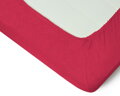 Elastická froté plachta v zemitej bordovej farbe s kvalitnou gumou po celom obvode pre jednoduché upínanie na matrac, vhodná aj na vysoké matrace.