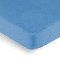 Napínacia froté plachta vhodná aj na vyššie matrace modrej farby, s praktickou gumičkou na obvode.