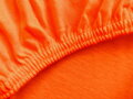 Napínacie Jersey prestieradlo v sýtej oranžovej farbe, príjemne hebké a citlivé k pokožke, vhodná aj na vysoký matrac.