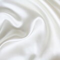 Saténová plachta zo 100% česanej bavlny snehovo bielej farby.