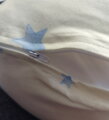 Bavlnený tehotenský vankúš Spáčik s modrými hviezdami.