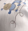 Praktický bavlnený tehotenský vankúš s obalom so zipsom s veselou húseničkou pre nastávajúce mamičky.