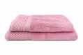 Objavte prémiový set uterákov LUNA z česanej bavlny s vysokou gramážou 600g/m². Jemný vzor, elegantná bordúra a dokonalá savosť. Osuška + uterák v pastelovo ružovej farbe.
