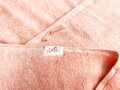 Objavte prémiový set uterákov LUNA z česanej bavlny s vysokou gramážou 600g/m². Jemný vzor, elegantná bordúra a dokonalá savosť. Osuška + uterák v svetlo oranžovej farbe.