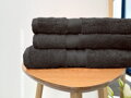 Kvalitný uterák v elegantnej čiernej farbe z príjemnej froté pleteniny a v praktickom rozmere 50x70cm.